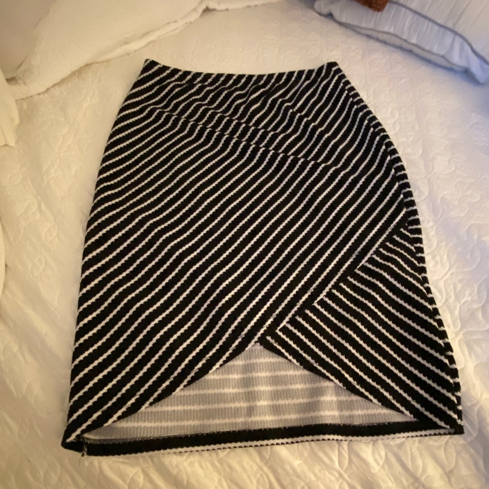 Skirt - polyester/ spandex